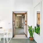 Guesthost - Stylish Flat Maqueda Lejlighed