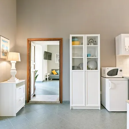 Guesthost - Stylish Flat Maqueda * Palermo
