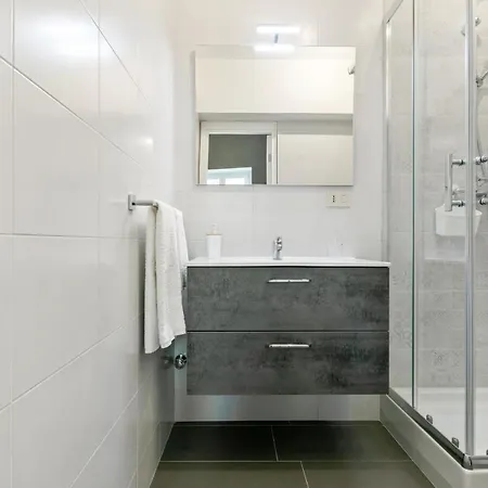 Guesthost - Stylish Flat Maqueda