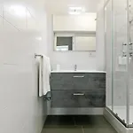 Guesthost - Stylish Flat Maqueda